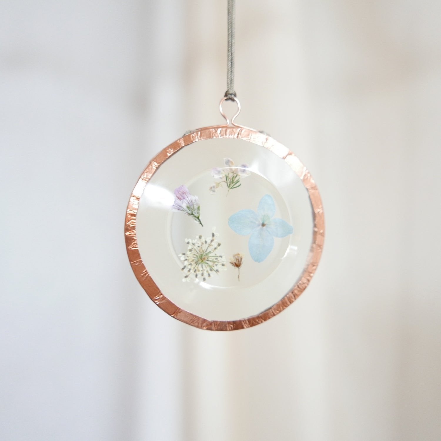 Hydrangea Ranger Suncatchers Round - mini Pressed flower suncatchers